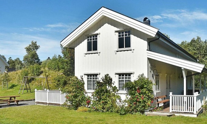 Oksvoll House | 8 person holiday home in Oksvoll