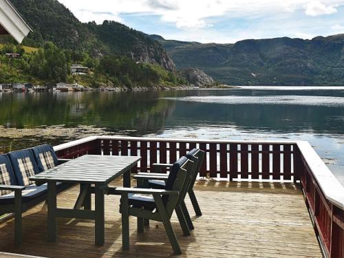 Snillfjord House | 8 person holiday home in Sundlandet