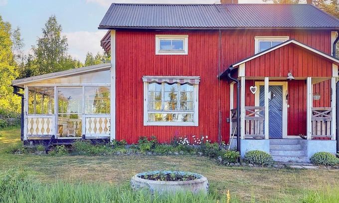 Husum House | 8 person holiday home in Husum