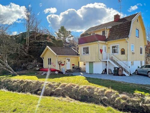 Bjorholmen House | 8 person holiday home in KLÖVEDAL-By Traum