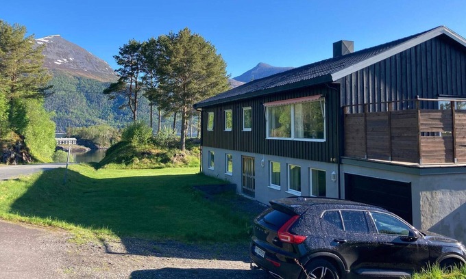 Halsa Municipality Apartment | 8 person holiday home in Halsanaustan