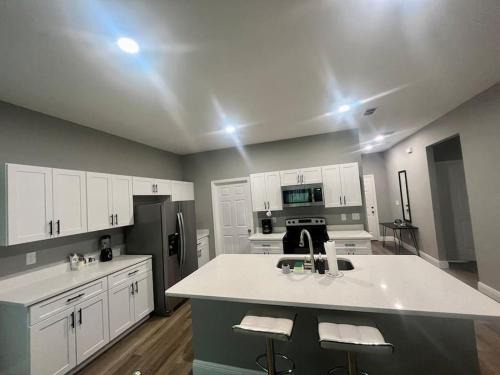 Northwest Orlando House | 8-Person Luxury Stay Near Disney World & Attractions
