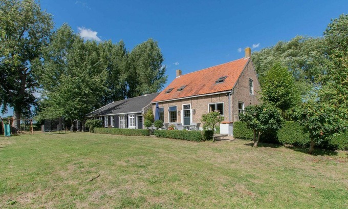Oudelande House | 8 Persoons Landelijk gelegen familieboerderij in Oudelande