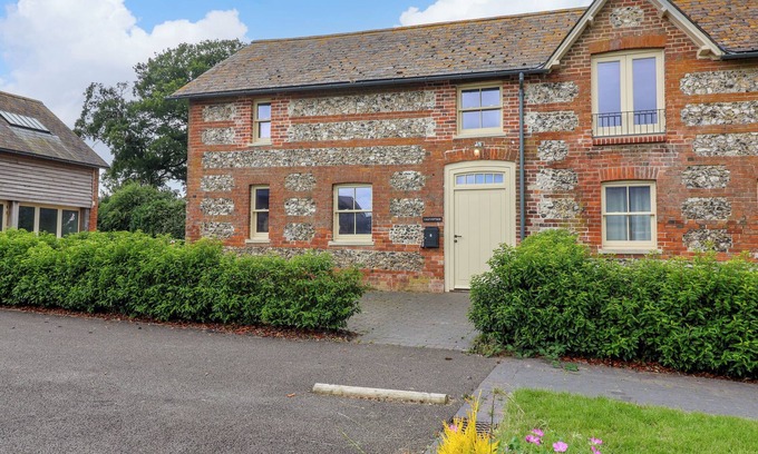 Bowerchalke House | 8 ROOKHAYE, pet friendly, character holiday cottage in Salisbury
