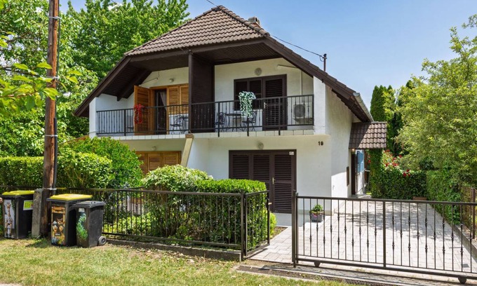 Balatonkenese House | 80 m² House ∙ 1 bedroom ∙ 5 guests