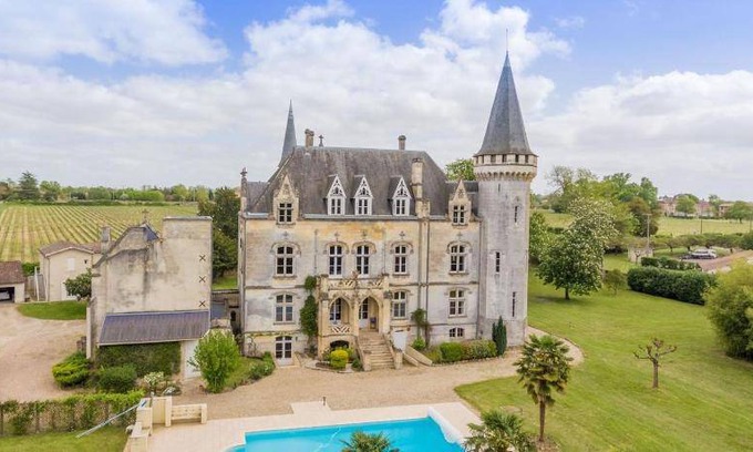 Blaye Bed & Breakfast | 800 m² Bed and breakfast ∙ 10 bedrooms ∙ 20 guests