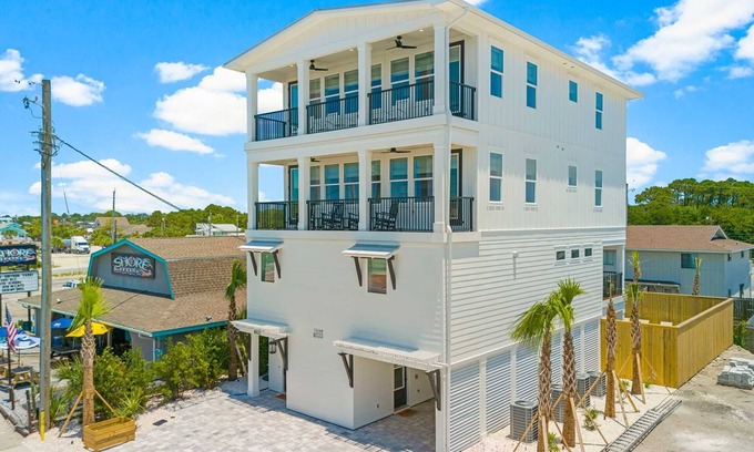 Silver Sands House | 8022 Thomas Dr. Luxury! Heated Pool - Sleeps 24