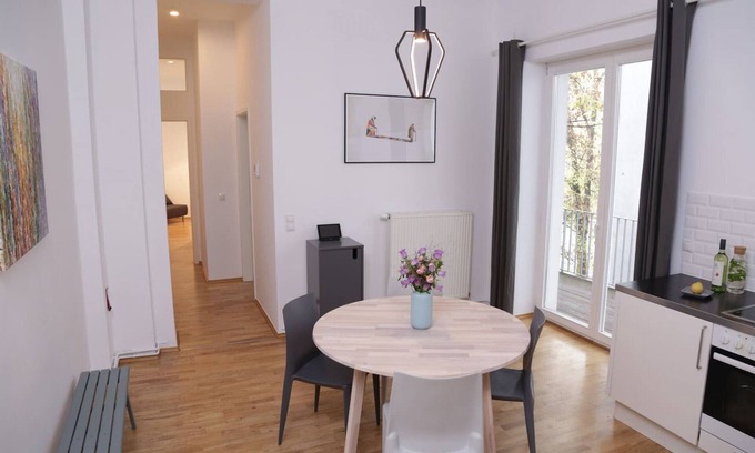 Prenzlauer Berg Apartment | 80QM CONTEMPORARY DESIGN APARTMENT by BENSIMON (4)