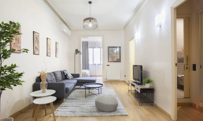 Dreta de l'Eixample Apartment | 82 m² Apartment ∙ 3 bedrooms ∙ 6 guests