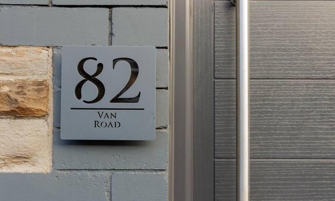 Caerphilly House | 82 Van Road