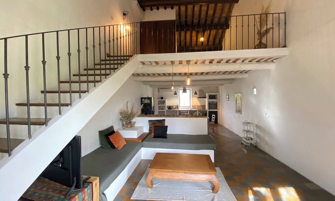 Althen-des-Paluds Apartment | 84B6 - Loft in charming 18th century farmhouse