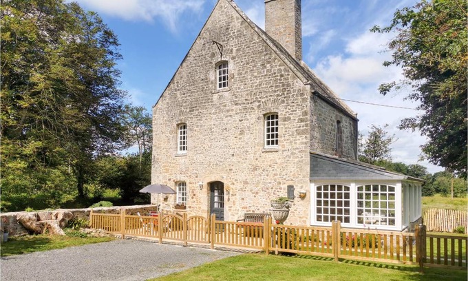 Auxais House | 88 m² House ∙ 2 bedrooms ∙ 4 guests
