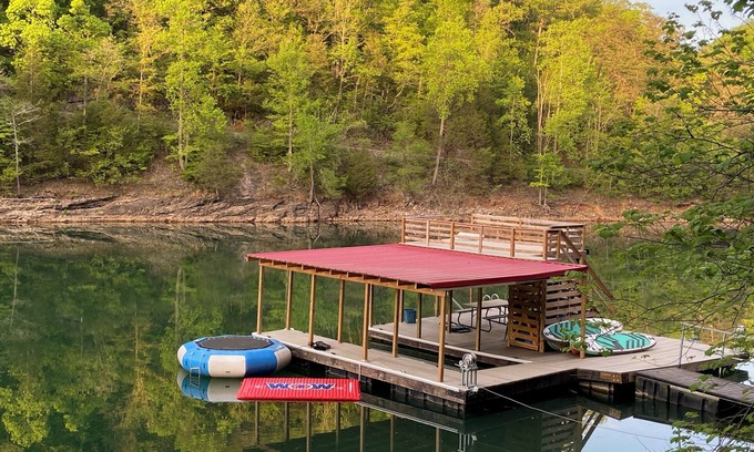 Lakeside Estates Cabin | 8bd House behind Jumping Bridge! Aug Availability! 🍁 🎃 Sept and Oct price drop!