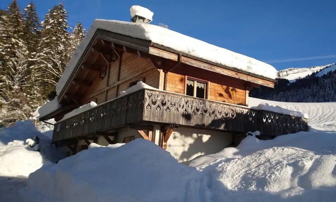 Les Prodains Ski Chalet | 9-Bed Chalet with Easy Access to Avoriaz 1800