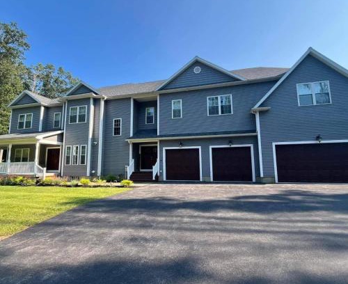 Saratoga Springs House | 9 Bedroom Saratoga Home On 10 Acres, 4 Car Garage, In-Ground Heated Pool, HotTub, Gourmet Kitchen, Private Office Space