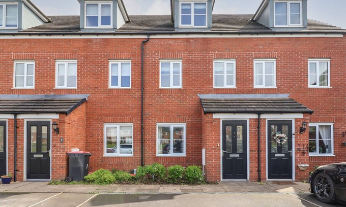 Newport Cottage | 9 BLUEBELL LANE, pet friendly, with a garden in Newport, Shropshire