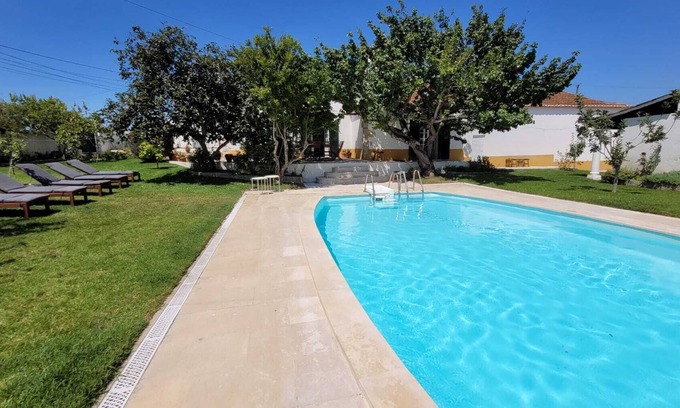 Lourinha Villa | 9 min. from the beaches of the Silver Coast, charming quinta 5 bedrooms + pool