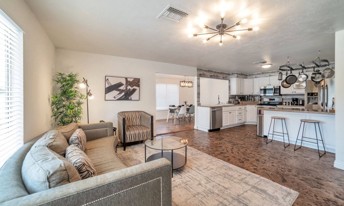 Chinatown Villa | 9 minutes from Las Vegas strip