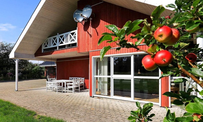 Lyngsa House | 9 person holiday home in Sæby