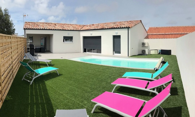 Givrand House | 9-person villa with heated pool, 4-star seaside location