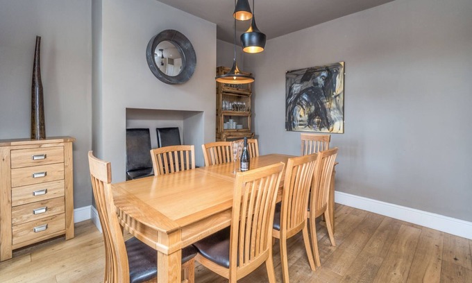 Keswick Cottage | 9 The Townhouses - a house that sleeps 10 guests in 5 bedrooms