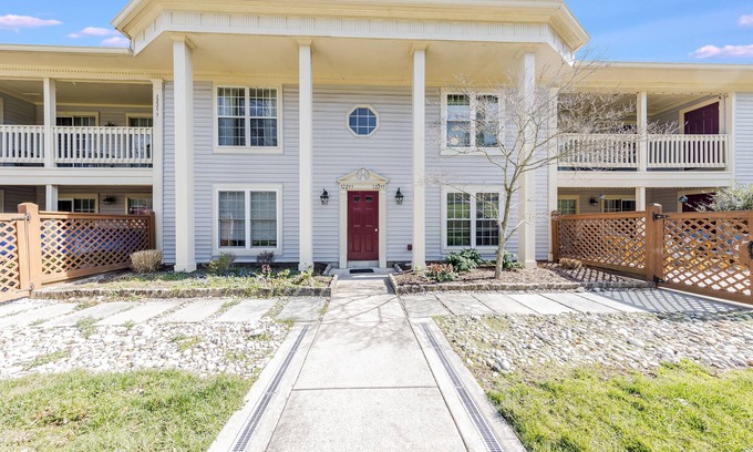Lake Ridge Condo | 90+ Day Furnished Rental for Traveling Professionals