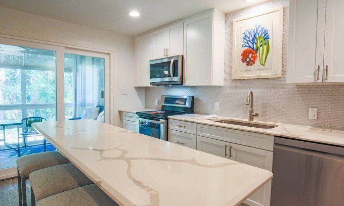 West Beach Village Villa | 90 Seconds to Beach! Fully Renovated Villa with Spacious Kitchen, Gorgeous Finishes & Screened Porch