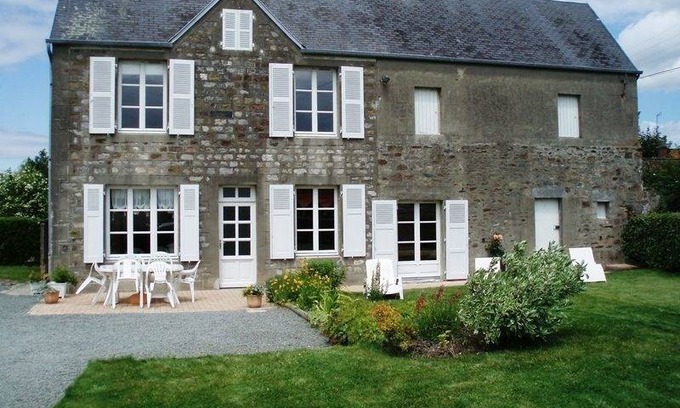 Annoville House | 92 m² Gîte ∙ 3 bedrooms ∙ 6 guests