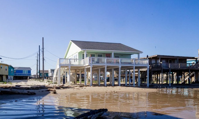 Surfside Beach House | 93 m² House ∙ 3 bedrooms ∙ 8 guests