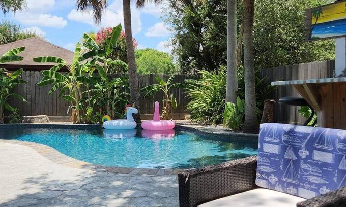 Clear Lake City Villa | 93 m² Villa ∙ 3 bedrooms ∙ 6 guests