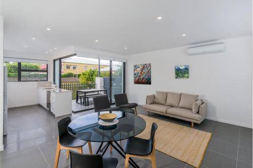 Bulimba Apartment | 95 m² Apartment ∙ 2 bedrooms ∙ 4 guests