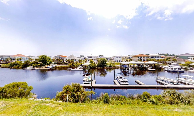 Carolina Yacht Landing Condo | 98 m² Condo ∙ 3 bedrooms ∙ 6 guests