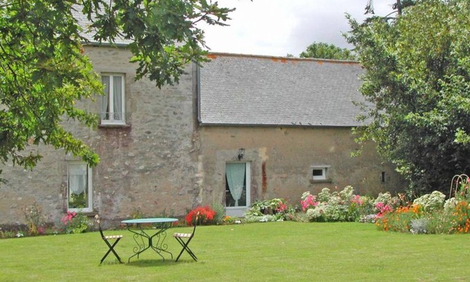Montaigu-la-Brisette Cottage | 98 m² Cabin ∙ 2 bedrooms ∙ 4 guests
