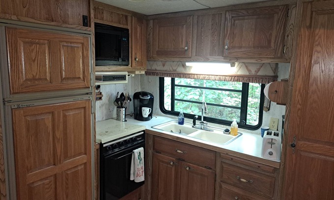 Cloquet House | 99 NuWa 5th wheel offers a quiet relaxing getaway for yourself or has room for 4