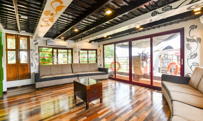 Aryad South Boat Rental | 9bedroom private houseboat or 9bedroom suite