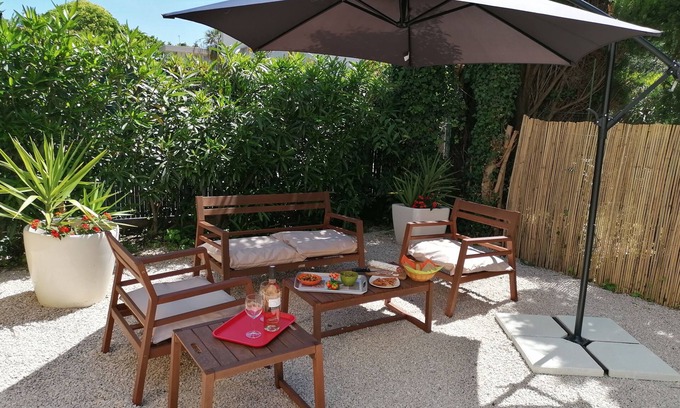 Saint-Cyr-sur-Mer Apartment | A 200 m des Plages Appartement Avec Terrasse & Jardin