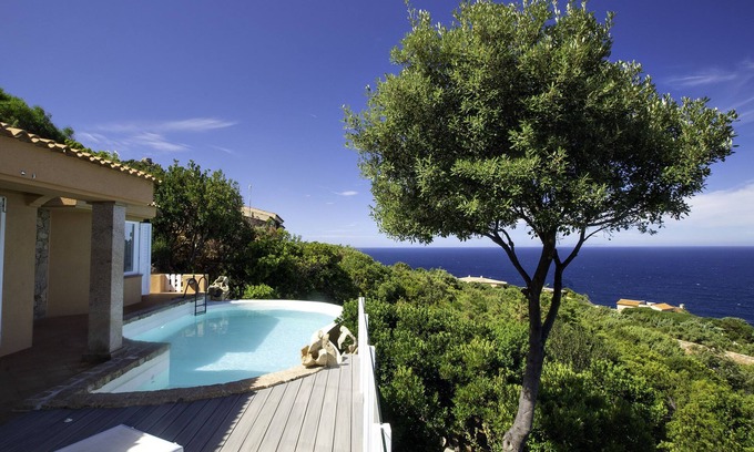 Costa Paradiso House | A 300 m dal Mare, Piscina a Sfioro, Vista a 180 Gradi, Wifi