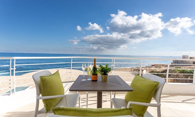 San Tumas Apartment | A 3 marvellous 3 Bedroomed at the Waters Edge with use of two pools!