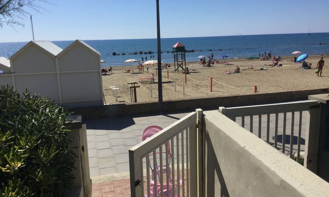 Castiglione della Pescaia Apartment | A 5 meters from the beach