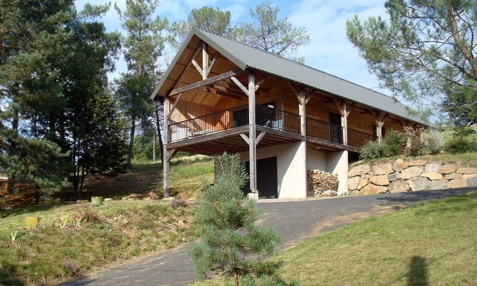 Beynat House | A balcony overlooking Lac de Miel