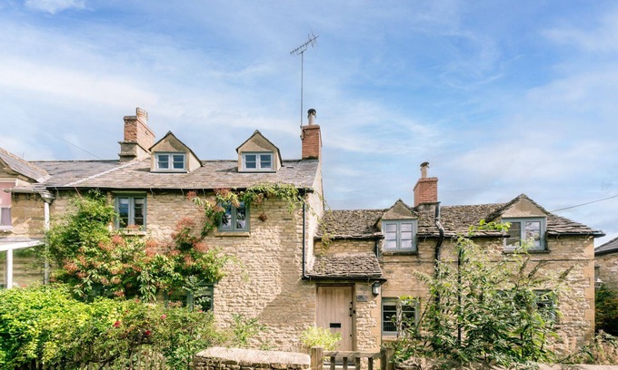 Shipton under Wychwood Cottage | A beautiful characterful Cotswold Cottage - Post Office Cottage