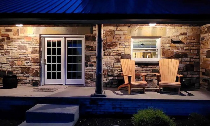 Franklin Springs House | A beautiful 6-bedroom farmhouse in the countryside of Frankfort, NY.