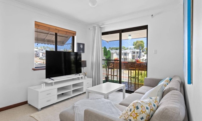 Scarborough Apartment | A beautiful Ocean Oasis