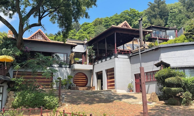 Greater Johannesburg Metropolitan Area House | A beautiful spacious tranquil house to rejuvenate in the heart of Northcliff.