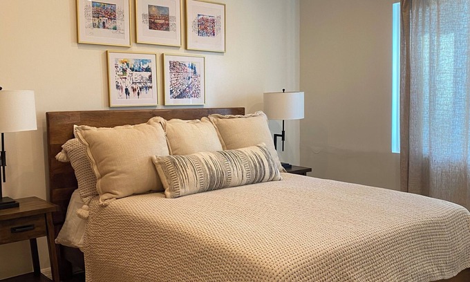 Warner Center House | A beautiful split home in quiet Woodland Hills