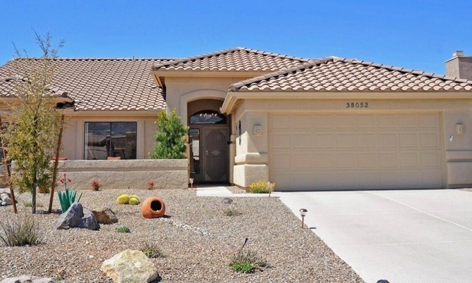 Saddlebrooke House | A beautifully appointed, one level southwest style home Saddlebrooke Arizonan