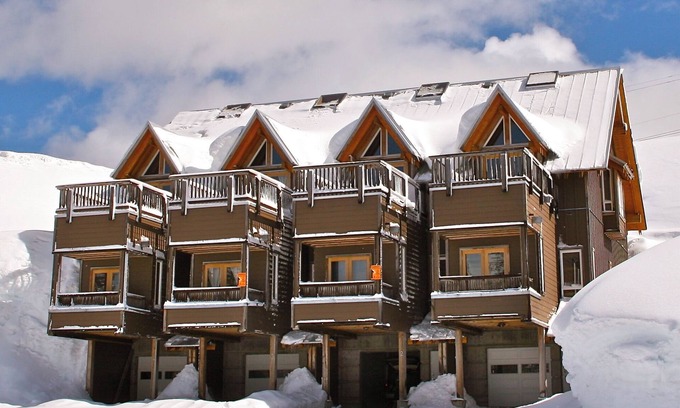 Courtenay House | A Bit of Whistler up at Mt Washington