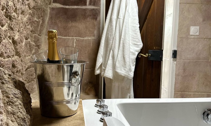 Pierrefonds House | A break between forest and castle