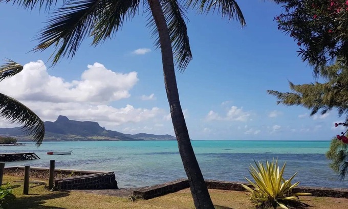 Mahebourg House | A bungalow right on the water, with one of the world’s most beautiful views.