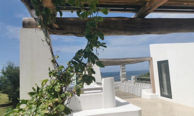 Tofo Villa | a Casa Branca: Luxury 5-bedroom beach villa with pool
